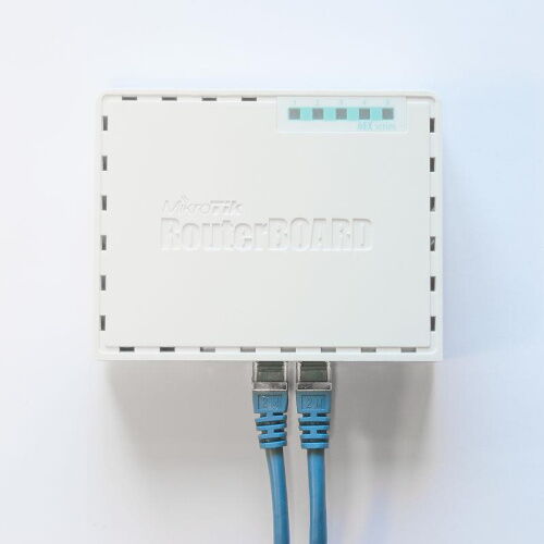 Маршрутизатор MikroTik RouterBOARD RB750GR3 hEX (880MHz/256Mb, 5х1000Мбит, PoE in) фото в интернет магазине WiseSmart.com.ua
